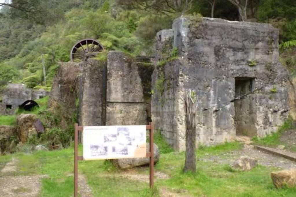Crown Ridge Miners Cottage Karangahake Exterior photo